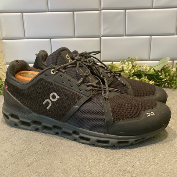 On Running Shoes Onrunning Oncloud Helion Running Shoes Size 2 Mens